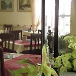 Crosal Hotel
