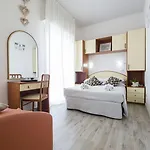 Crosal Hotel