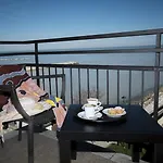Hotel Crosal 3*