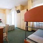 Crosal Hotel