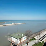 Crosal Hotel