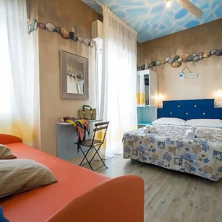 Crosal Hotel