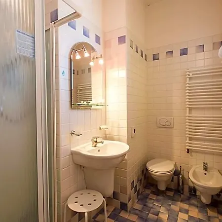 Crosal Hotel 3*