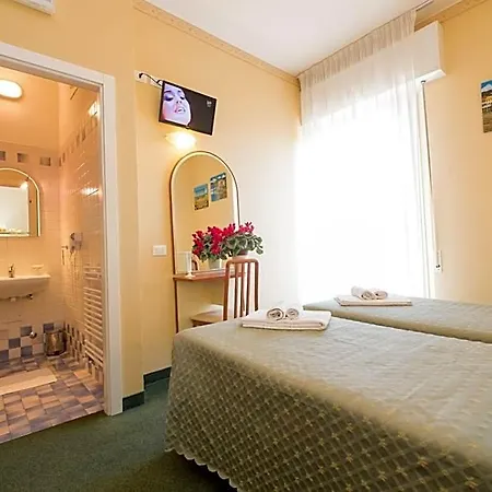Crosal Hotel