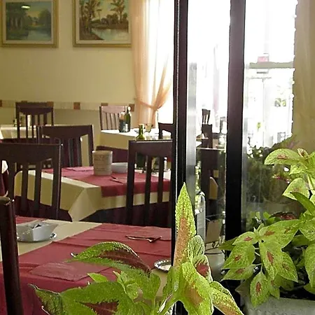 Crosal Hotel