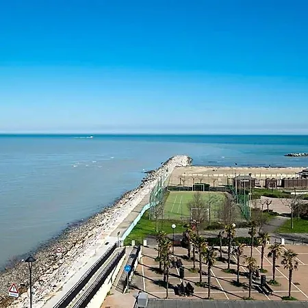 Crosal Hotel 3*