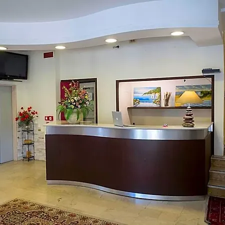 Crosal Hotel 3*