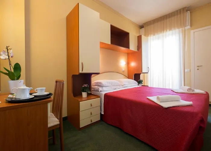 Crosal Hotel 3*