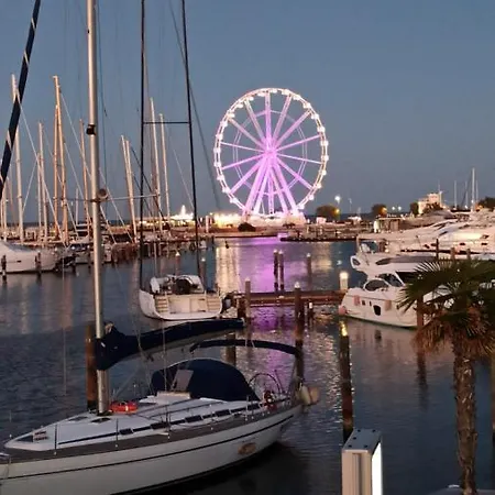 Crosal Отель 3*