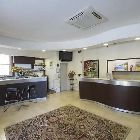 Crosal 3* Римини