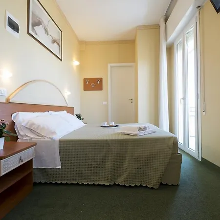 Crosal 3* Римини